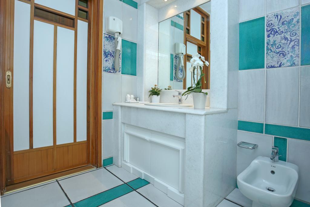 Starhost - Golden Apartments Салерно Екстериор снимка